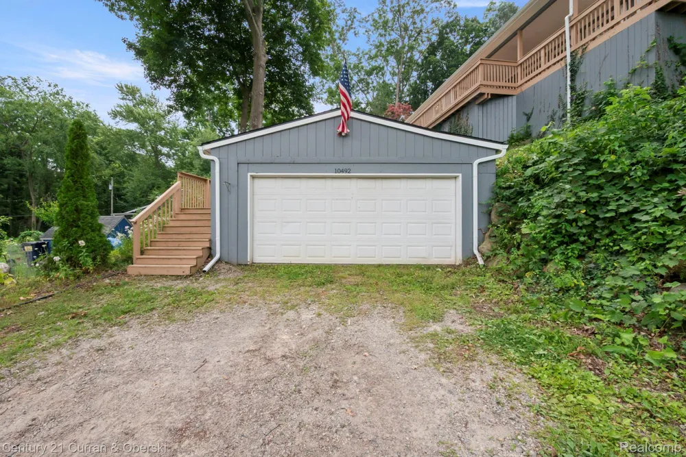 10492 Lake Shore Drive Tyrone Township, MI 48430