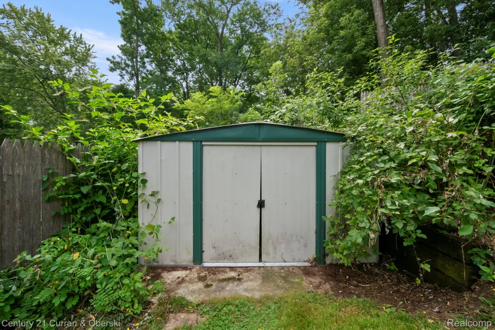 10492 Lake Shore Drive Tyrone Township, MI 48430