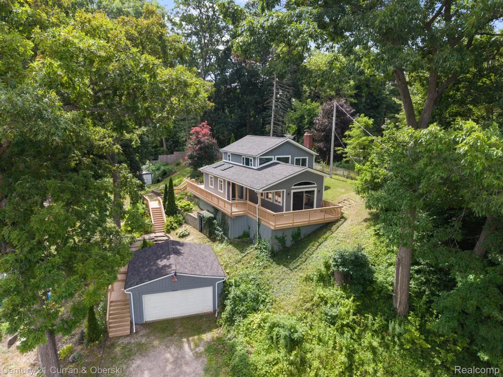 10492 Lake Shore Drive Tyrone Township, MI 48430