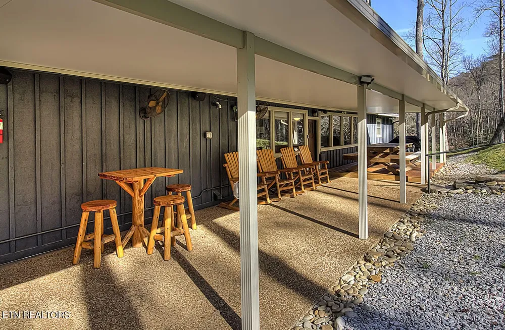 2050 E Millers Cove Rd Walland, TN 37886