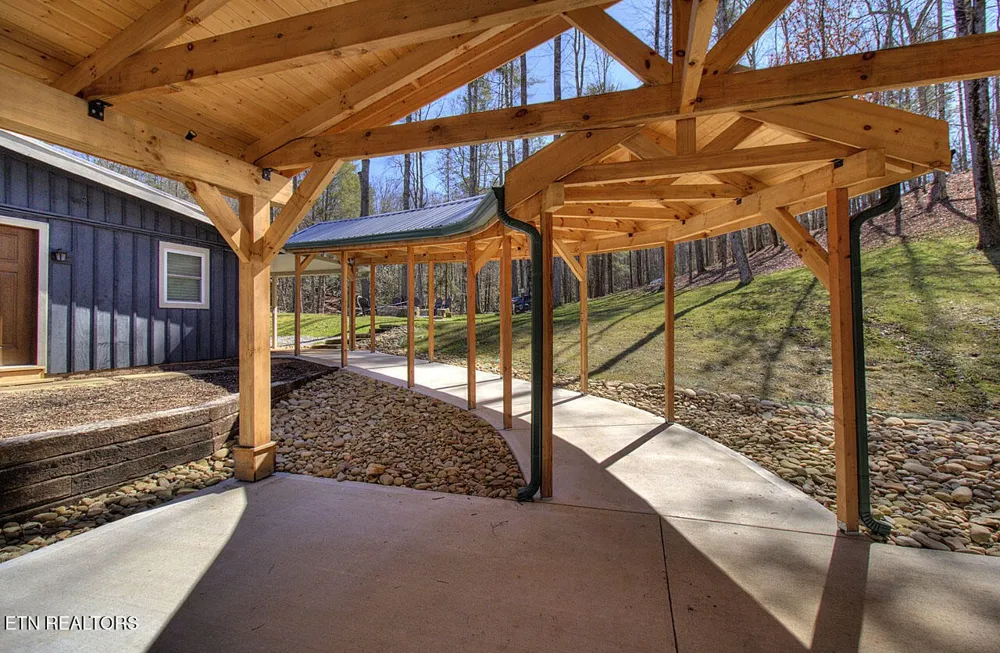 2050 E Millers Cove Rd Walland, TN 37886