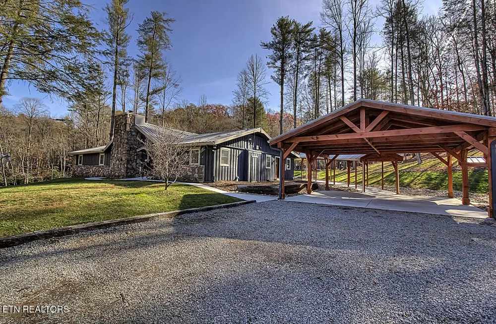2050 E Millers Cove Rd Walland, TN 37886