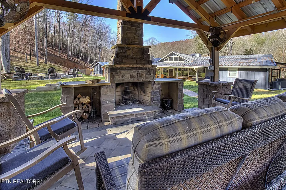 2000 E Millers Cove Rd Walland, TN 37886