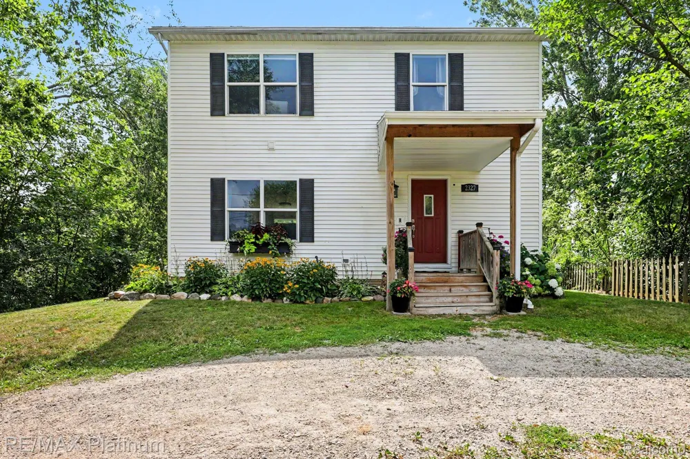 2327 Hammerslea Road Orion Charter Township, MI 48359