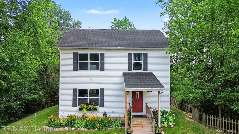 2327 Hammerslea Road Orion Charter Township, MI 48359