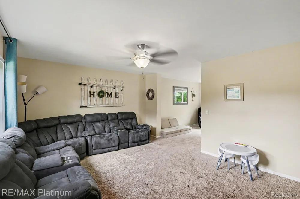 2327 Hammerslea Road Orion Charter Township, MI 48359