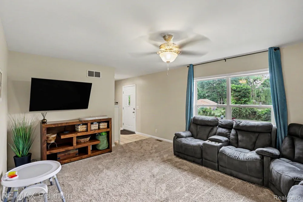 2327 Hammerslea Road Orion Charter Township, MI 48359
