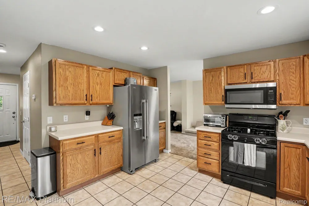 2327 Hammerslea Road Orion Charter Township, MI 48359