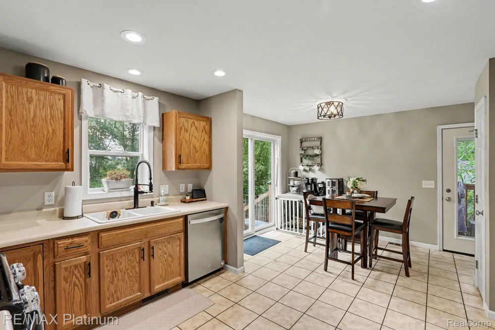 2327 Hammerslea Road Orion Charter Township, MI 48359