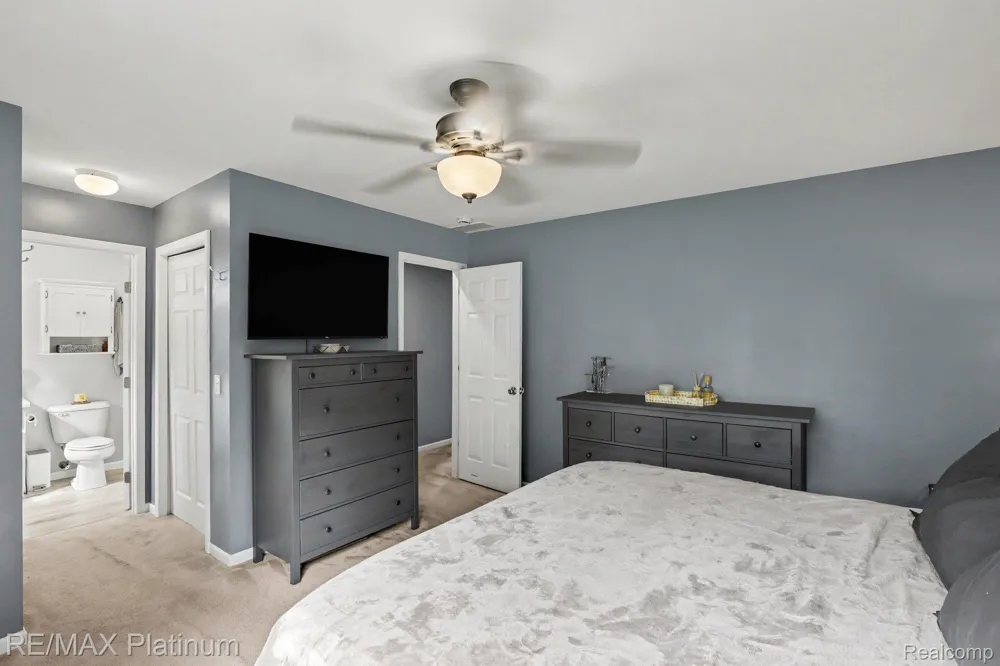 2327 Hammerslea Road Orion Charter Township, MI 48359