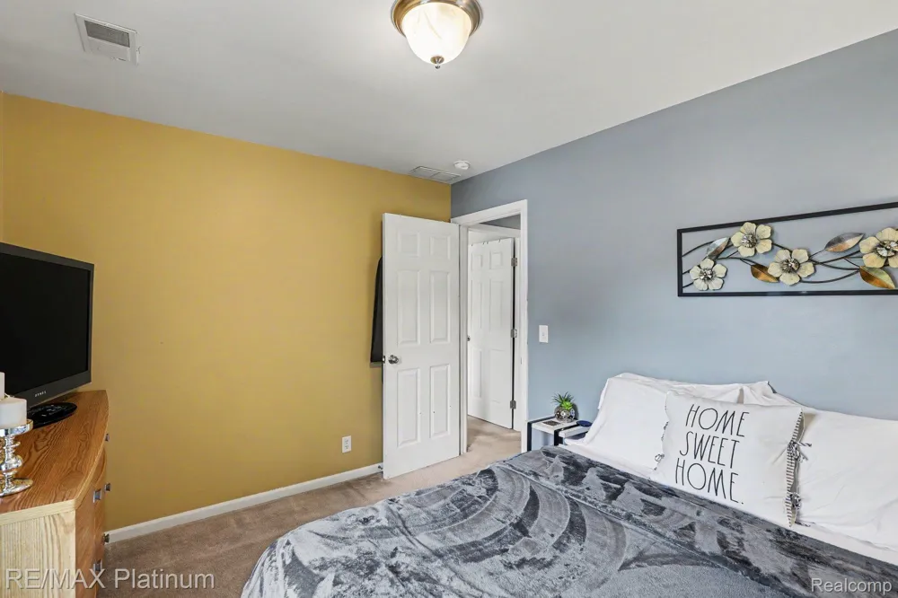 2327 Hammerslea Road Orion Charter Township, MI 48359