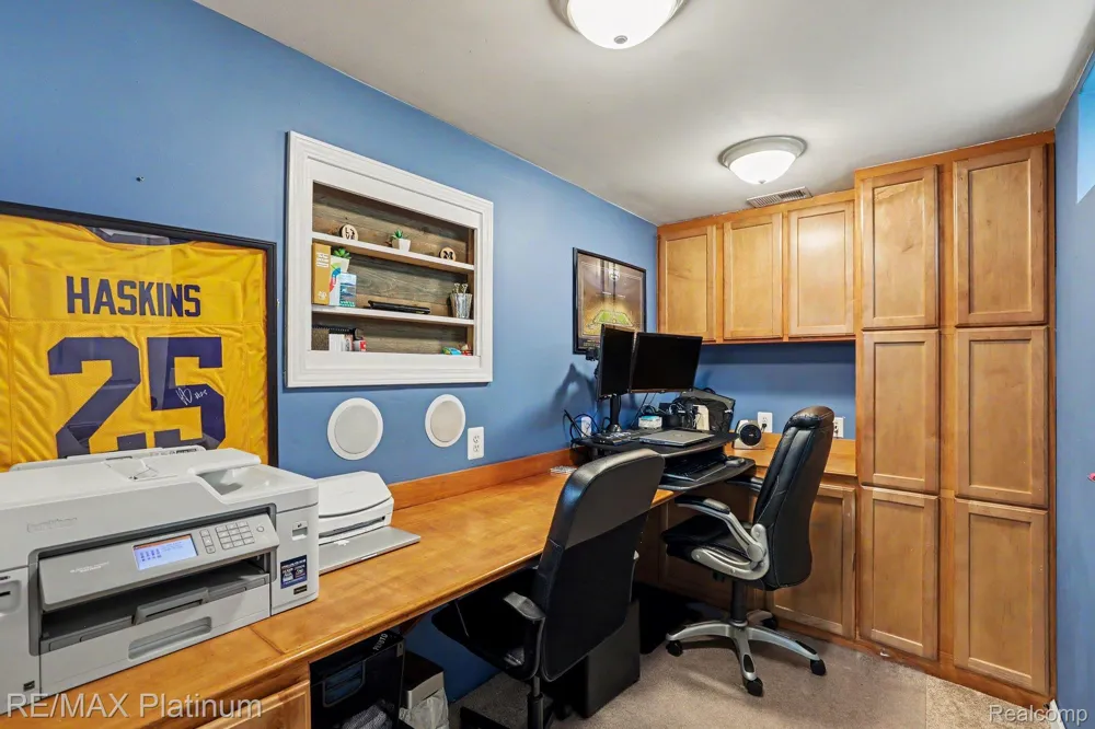 2327 Hammerslea Road Orion Charter Township, MI 48359
