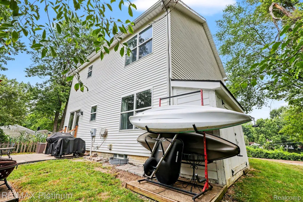 2327 Hammerslea Road Orion Charter Township, MI 48359