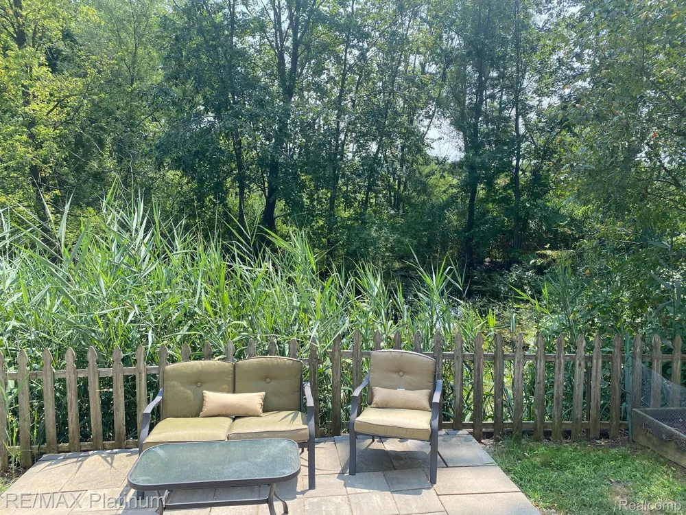 2327 Hammerslea Road Orion Charter Township, MI 48359