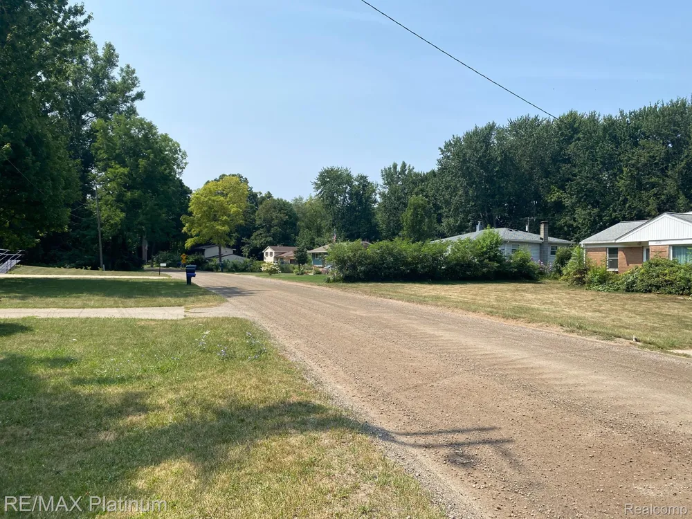 2327 Hammerslea Road Orion Charter Township, MI 48359