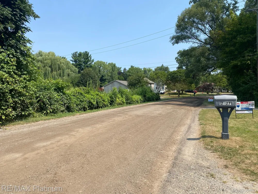2327 Hammerslea Road Orion Charter Township, MI 48359