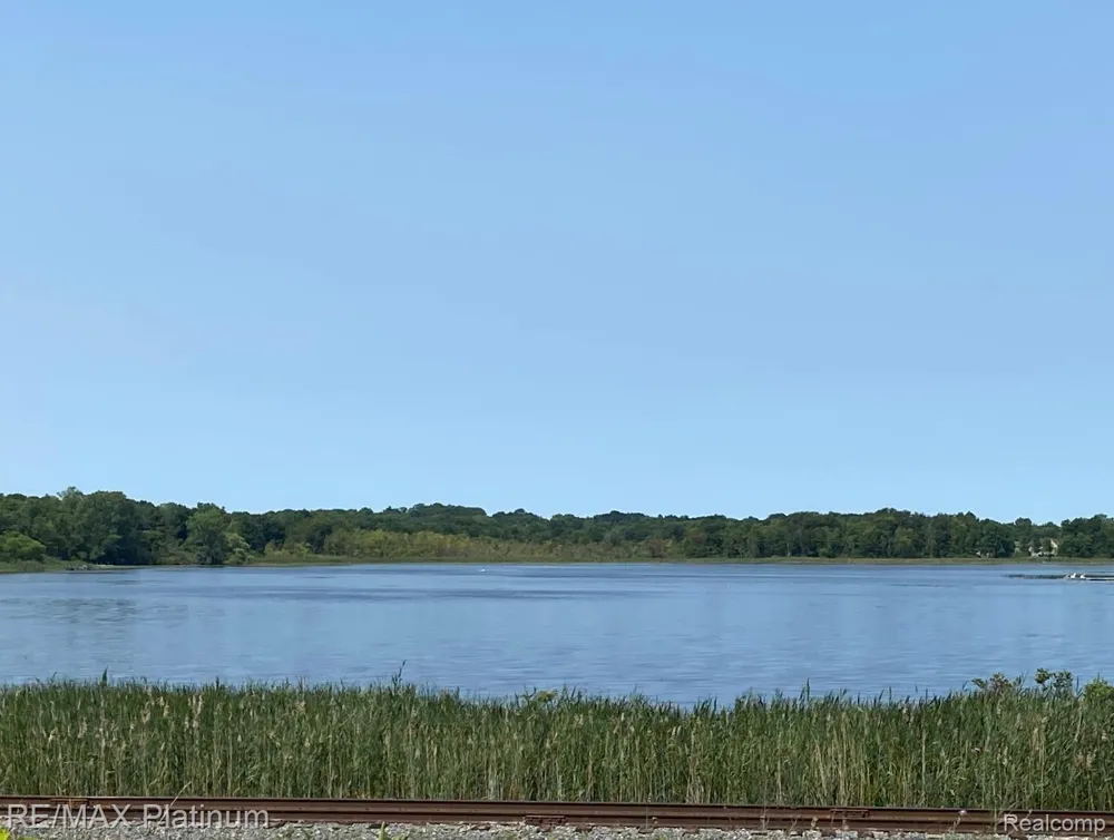 2327 Hammerslea Road Orion Charter Township, MI 48359