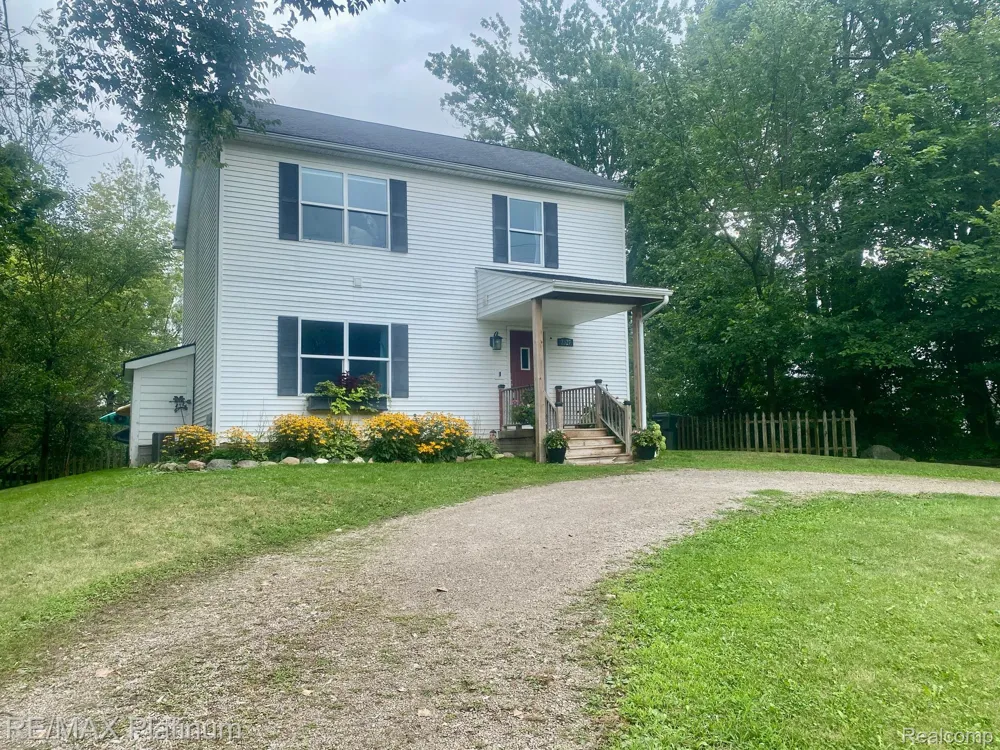 2327 Hammerslea Road Orion Charter Township, MI 48359
