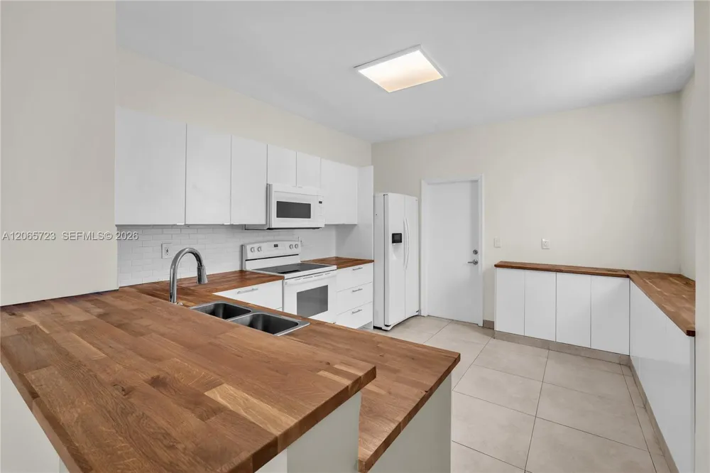 3698 San Simeon Cir Weston, FL 33331