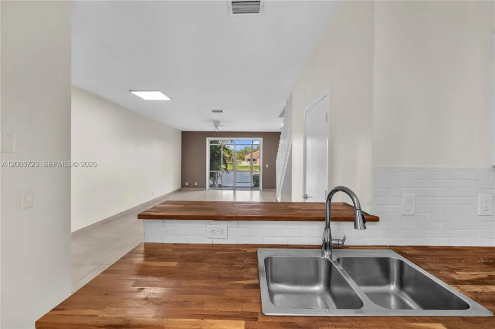 3698 San Simeon Cir Weston, FL 33331