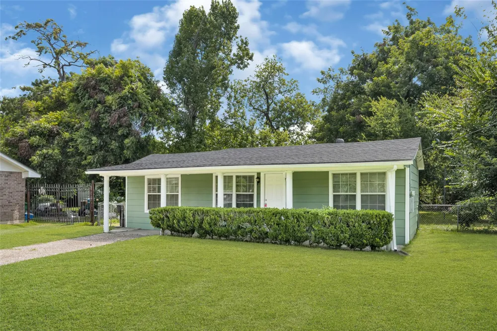 9210 Compton Street Houston, TX 77016