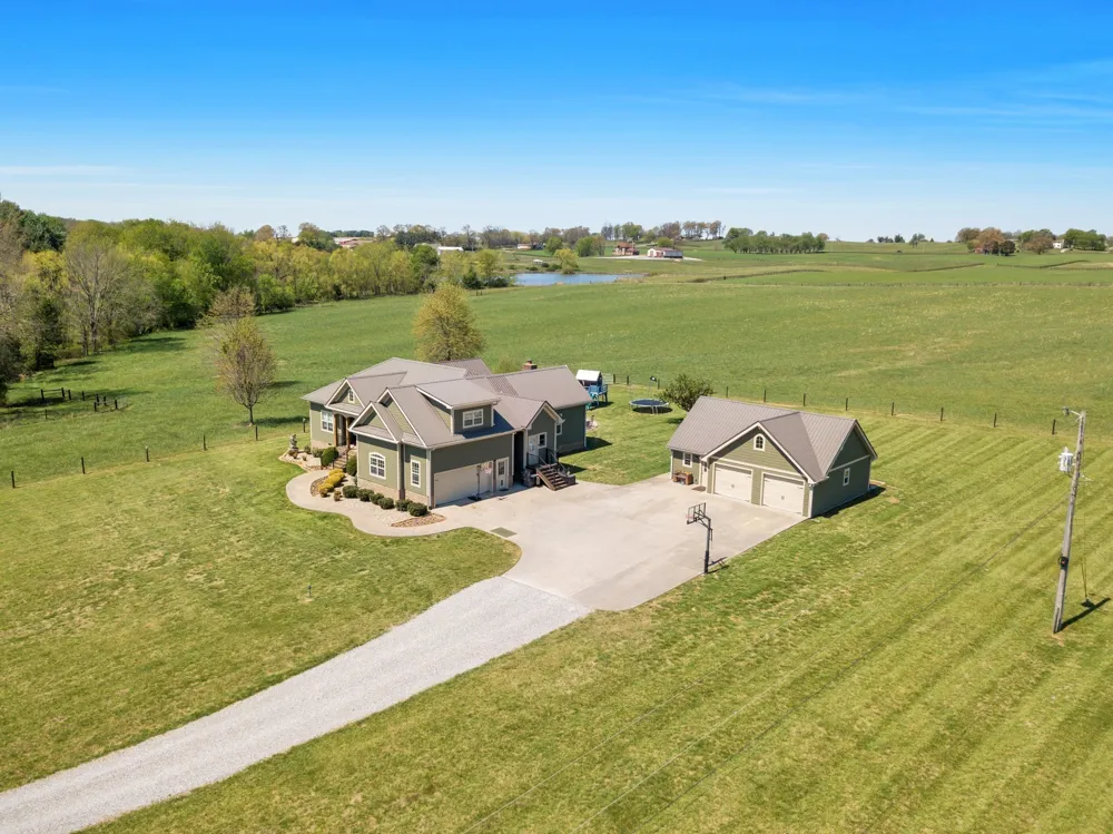 3988 Fykes Grove Rd Cedar Hill, TN 37032
