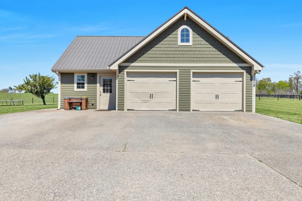 3988 Fykes Grove Rd Cedar Hill, TN 37032
