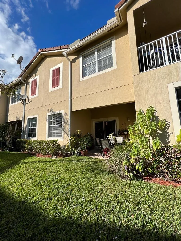 9076 PRESTON PLACE #9076 Tamarac, FL 33321