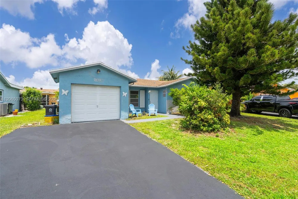 7235 Pine Bluff Dr Lake Worth, FL 33467