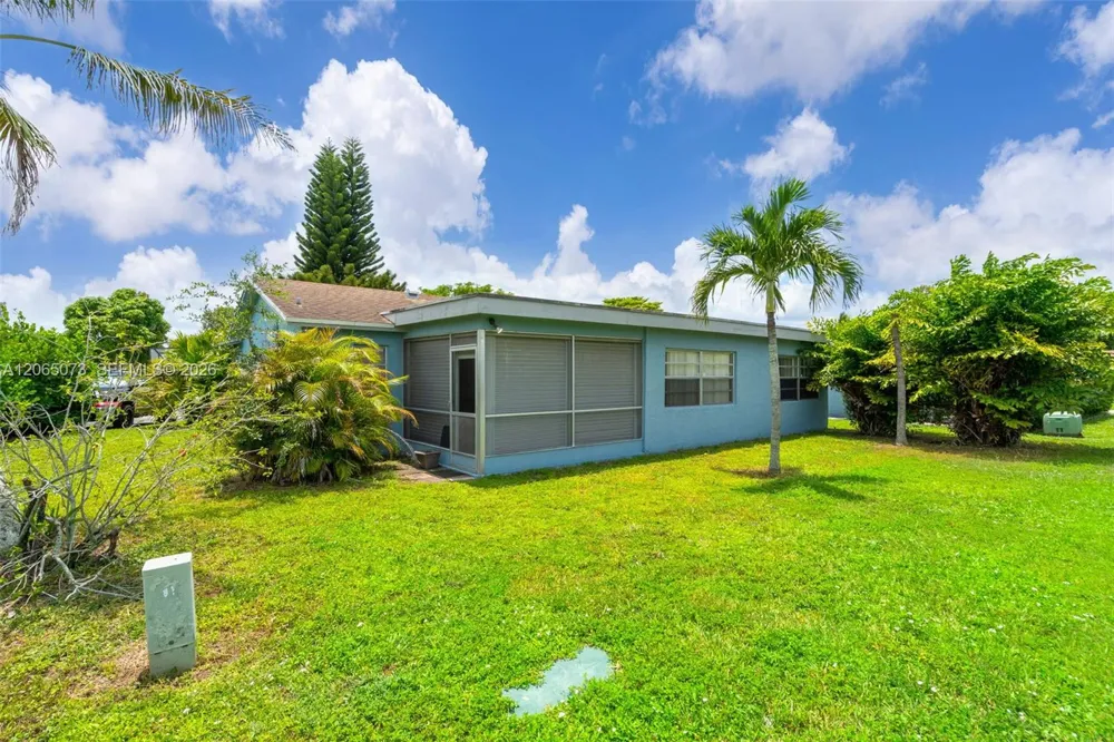7235 Pine Bluff Dr Lake Worth, FL 33467