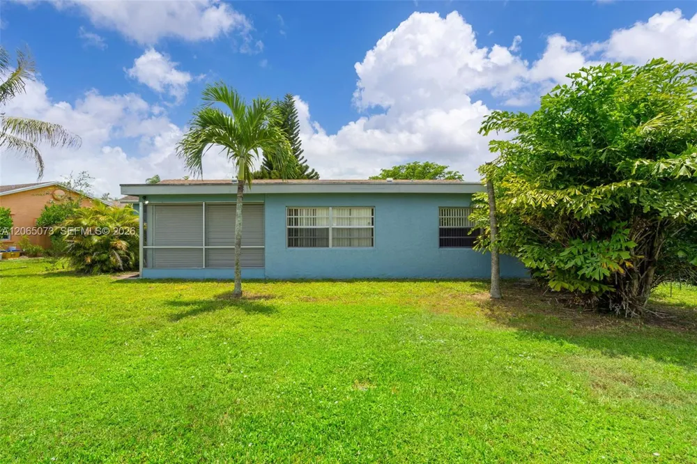 7235 Pine Bluff Dr Lake Worth, FL 33467