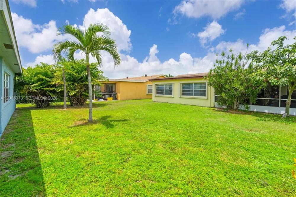 7235 Pine Bluff Dr Lake Worth, FL 33467