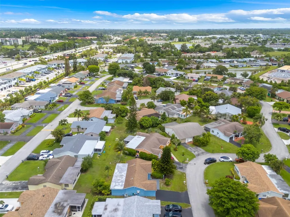 7235 Pine Bluff Dr Lake Worth, FL 33467