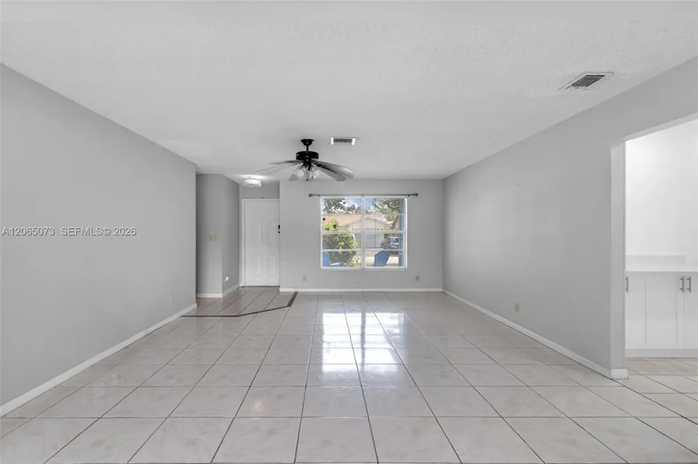 7235 Pine Bluff Dr Lake Worth, FL 33467