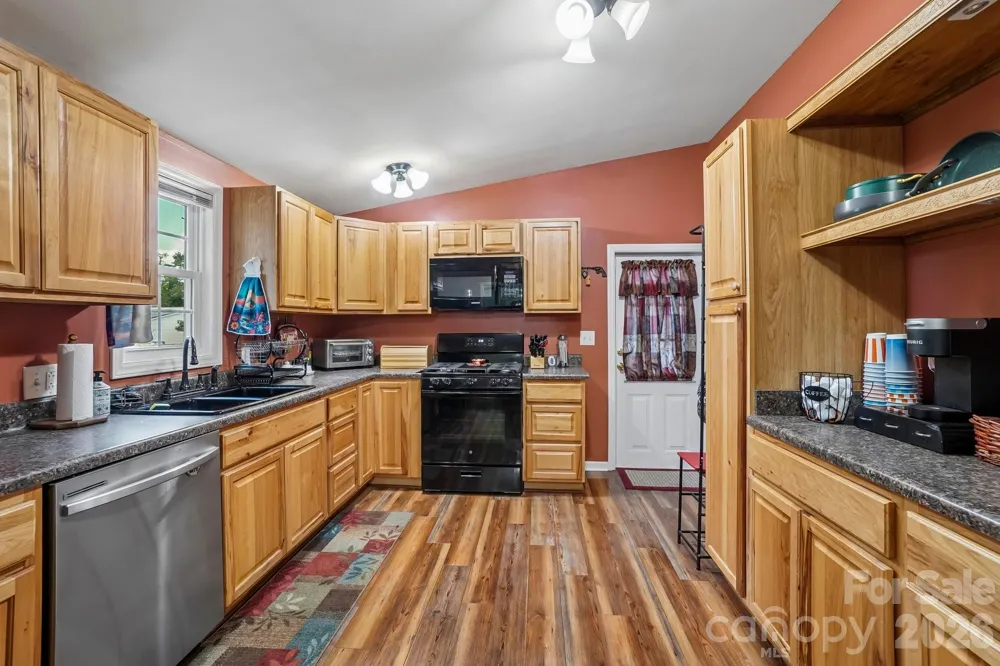 210 Leigh Anne Lane Horse Shoe, NC 28742