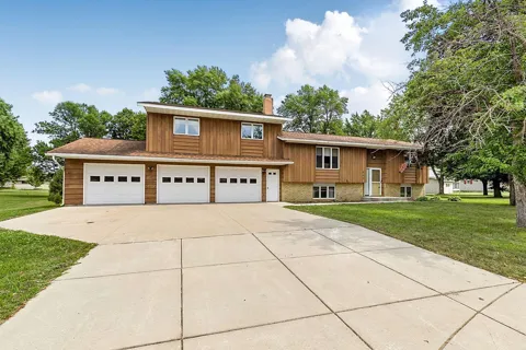 643 Circle Pines Court