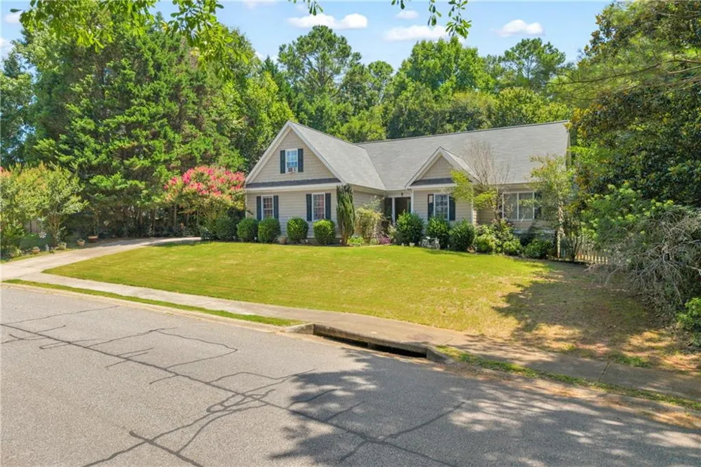 905 Daisy Lane Athens, GA 30605
