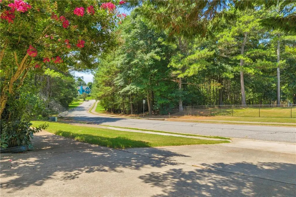 905 Daisy Lane Athens, GA 30605