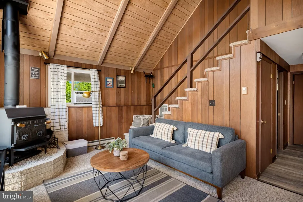 304 HOLLY RIDGE ROAD Mount Jackson, VA 22842