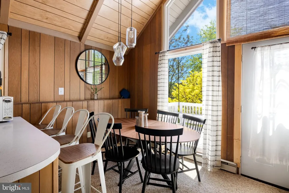 304 HOLLY RIDGE ROAD Mount Jackson, VA 22842