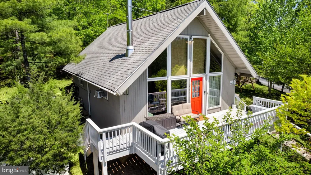 304 HOLLY RIDGE ROAD Mount Jackson, VA 22842