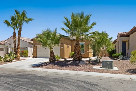 81526 Avenida Viesca