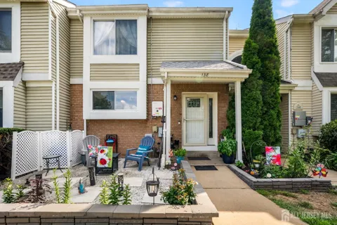 138 Stratford Court