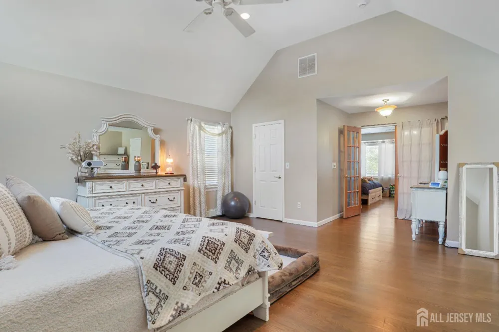 28 Colton Road Edison, NJ 08817