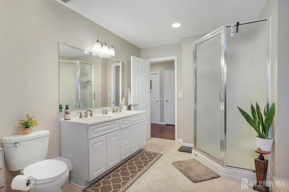 28 Colton Road Edison, NJ 08817