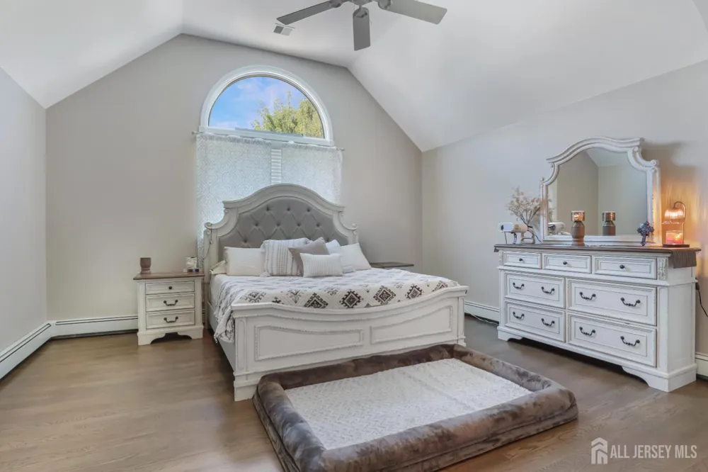 28 Colton Road Edison, NJ 08817