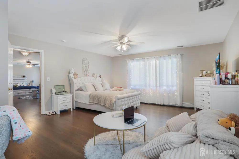28 Colton Road Edison, NJ 08817