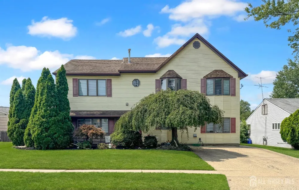 28 Colton Road Edison, NJ 08817