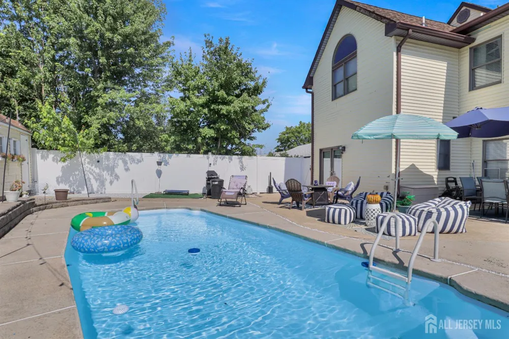 28 Colton Road Edison, NJ 08817