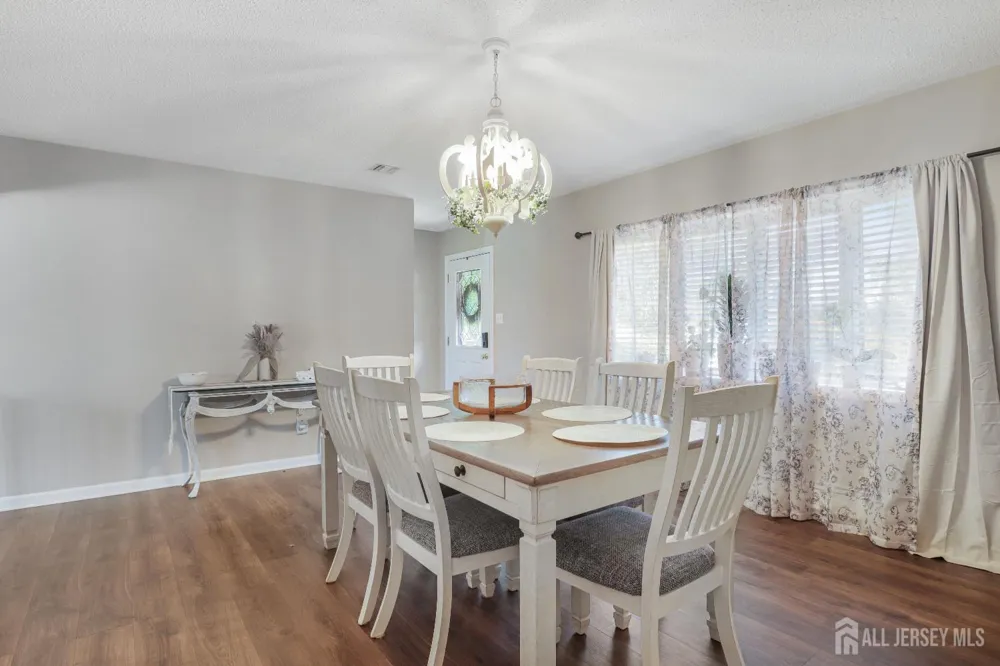28 Colton Road Edison, NJ 08817